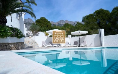  Cozy villa with lovely views of the sea and Altea.